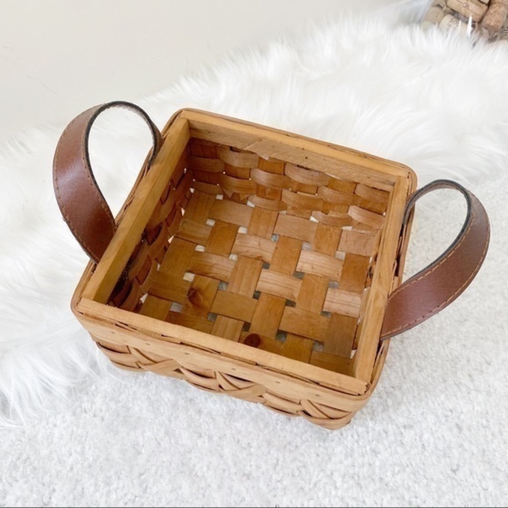 Small brown wicker basket w/ faux leather handles